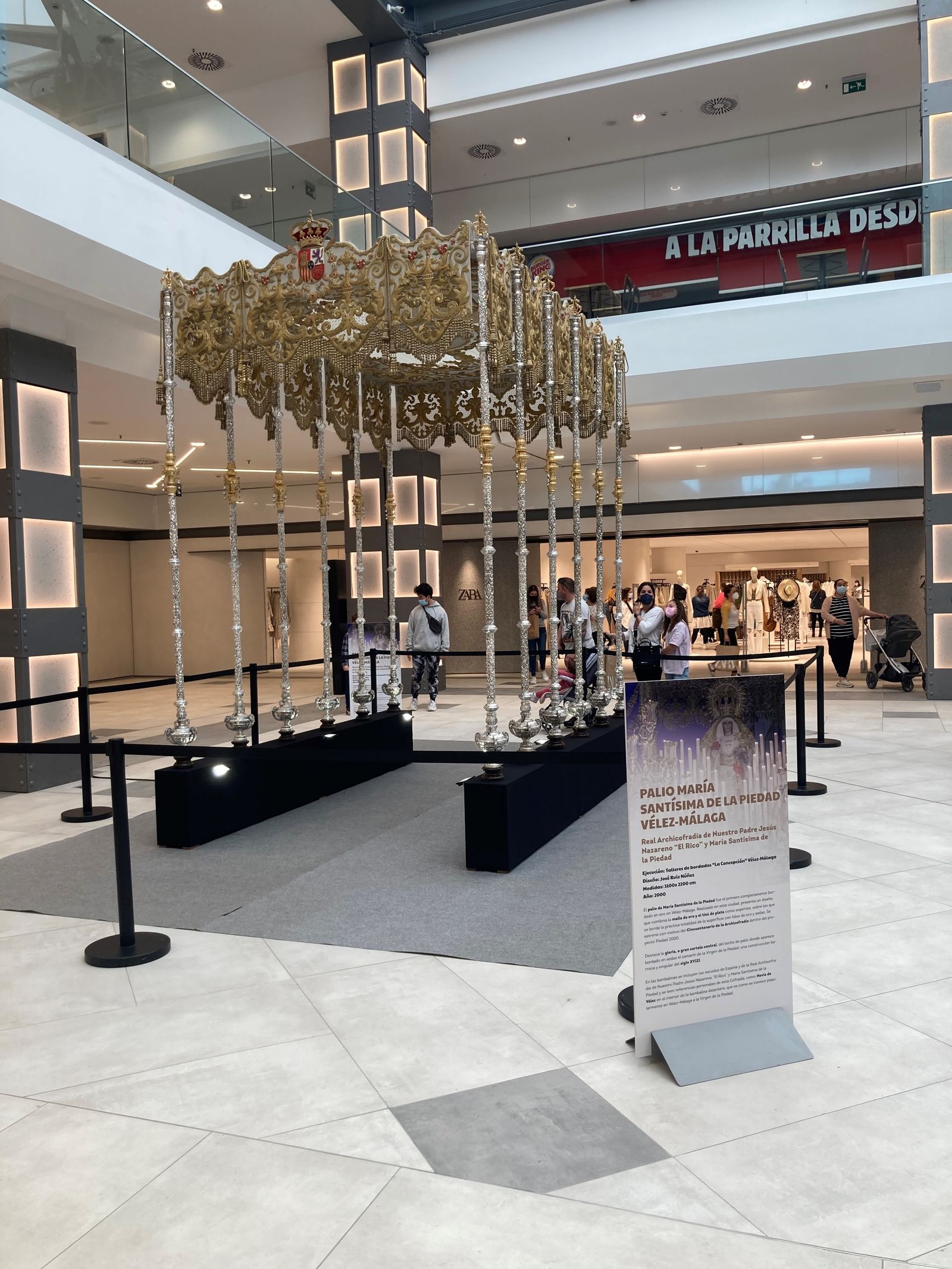 Exposición del Palio de María Santísima de la Piedad de Vélez-Málaga en El Ingenio.