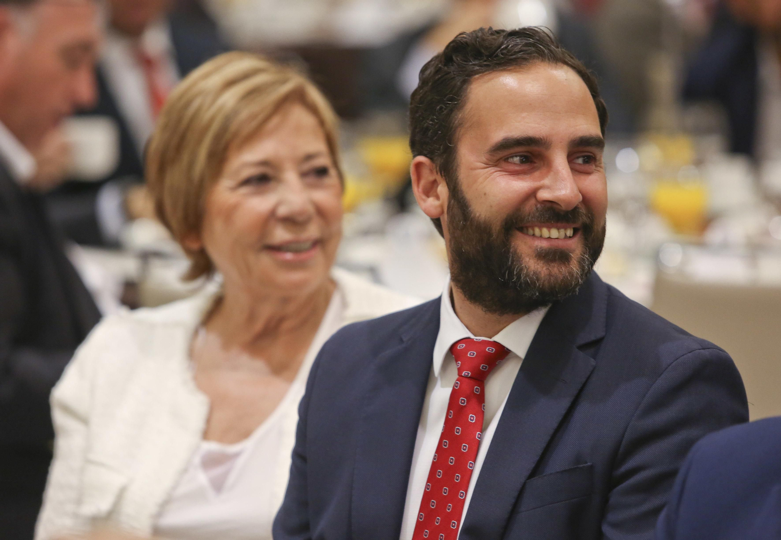 Las imágenes del Foro Joly con Elías Bendodo