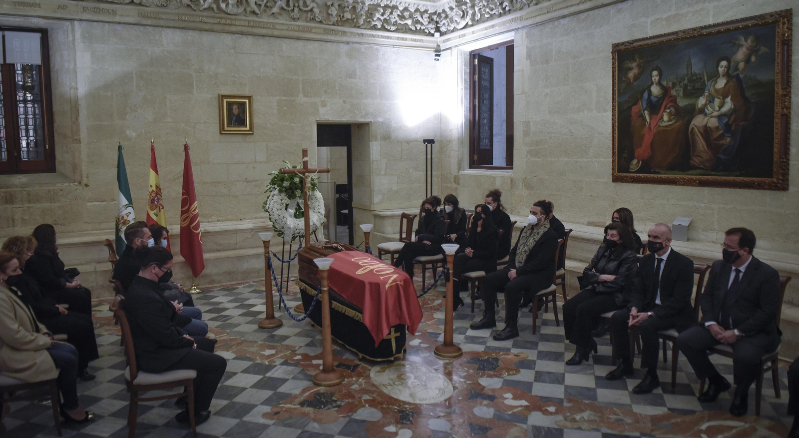 Las imágenes de la capilla ardiente de Pascual González