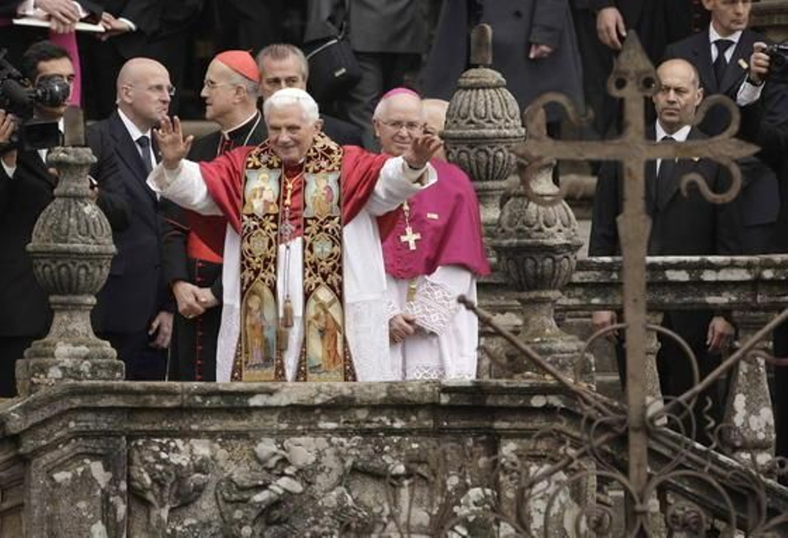 El papa Benedicto XVI realizó su primera parada en España en Santiago de Compostela. 

Foto: EFE