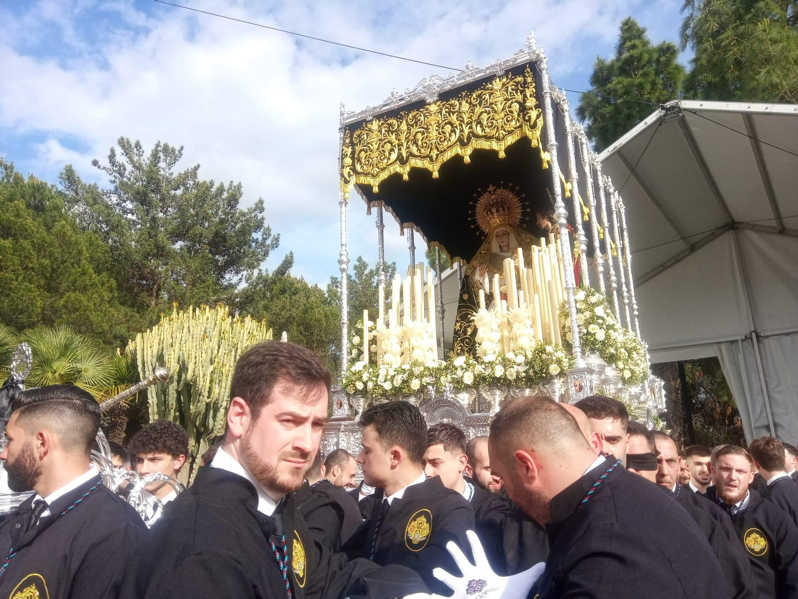 Devoción al Crucificado el Jueves Santo en Marbella, en imágenes