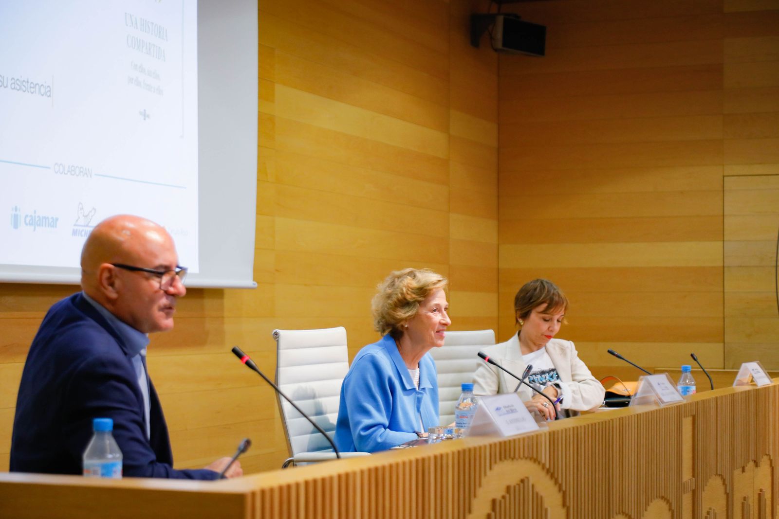 Imágenes de Diario de los Libros, con Julia Navarro