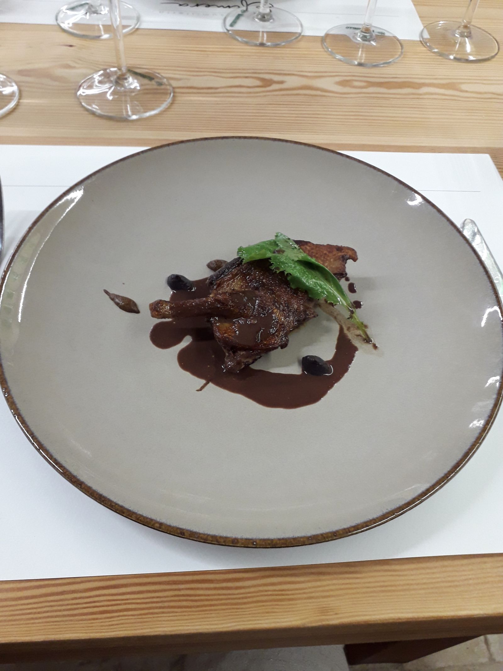 Pichón con mole en armonía con los palos cortado 'Arboledilla' y 'San Roberto'.