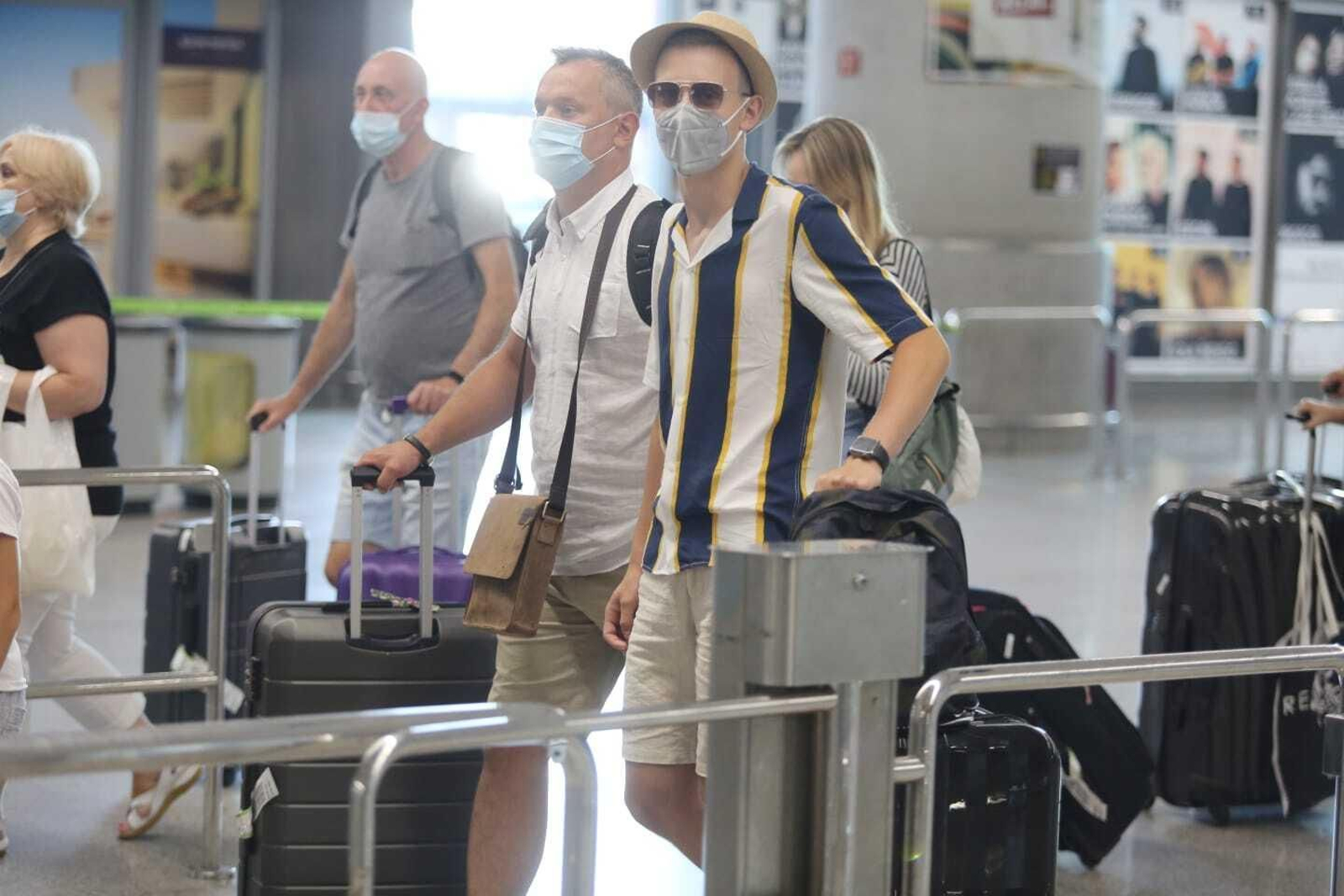 El desembarco de británicos en el aeropuerto de Málaga, en fotos