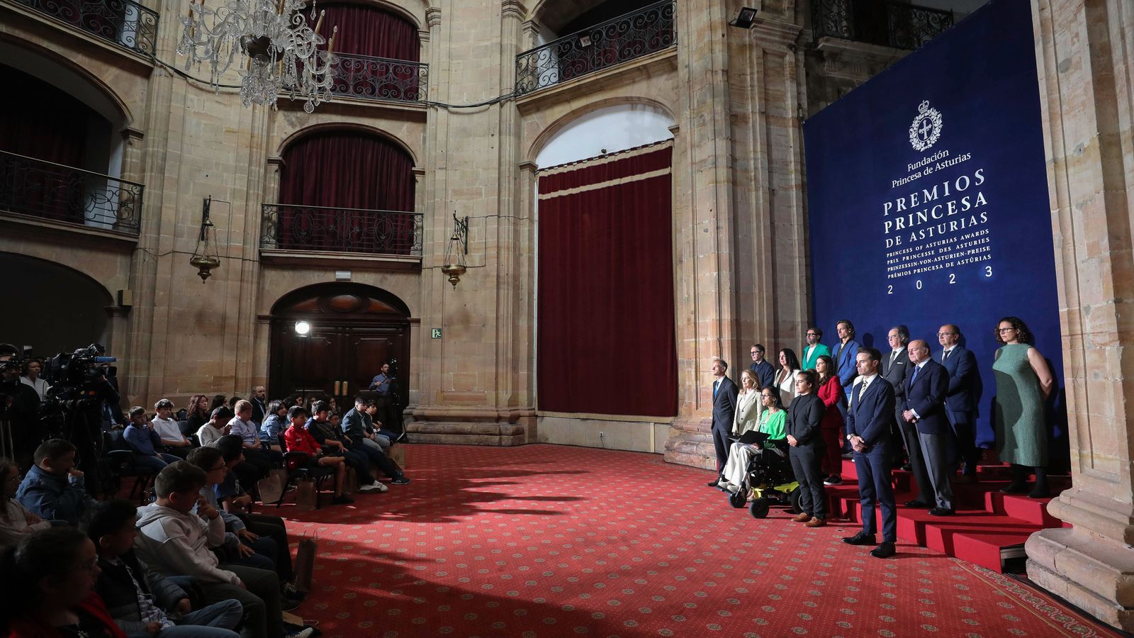 El jurado, al comunicar los ganadores de los premios.
