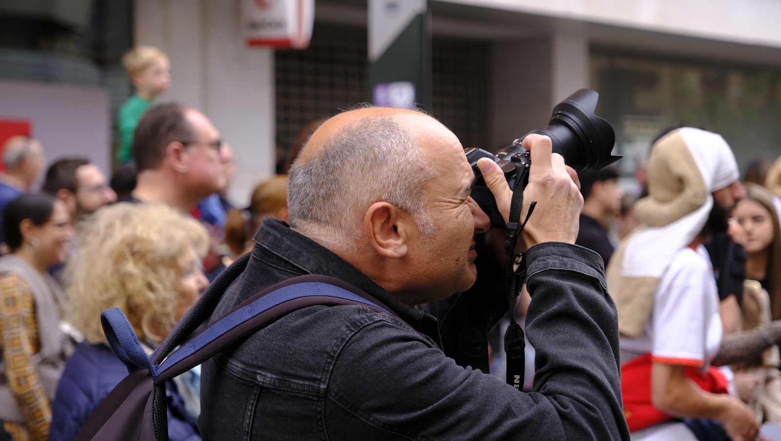 La Borriquita procesiona por las calles de Almería, en imágenes