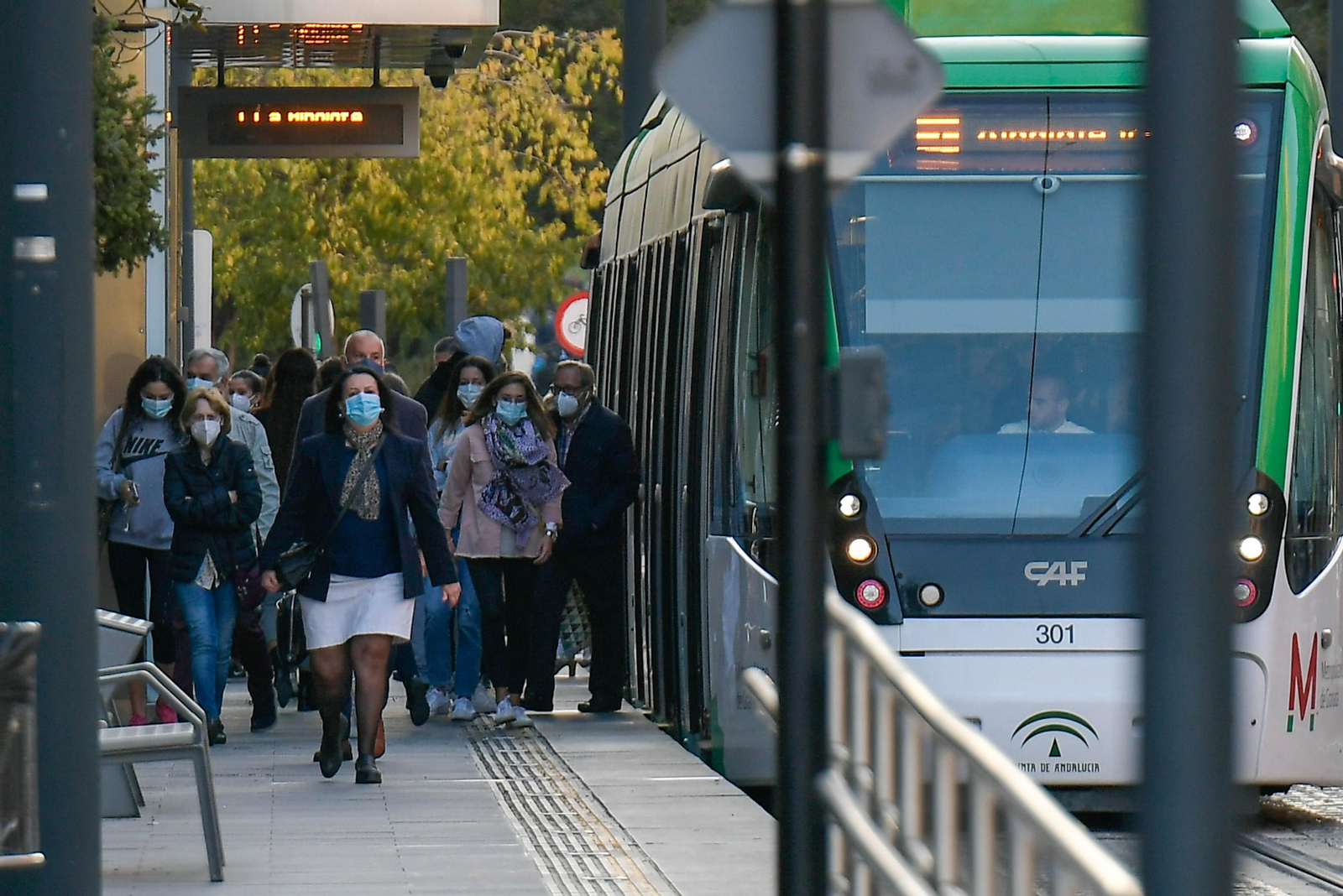 El coronavirus se agrava en Granada: récord de casos, dos muertes y un nuevo brote