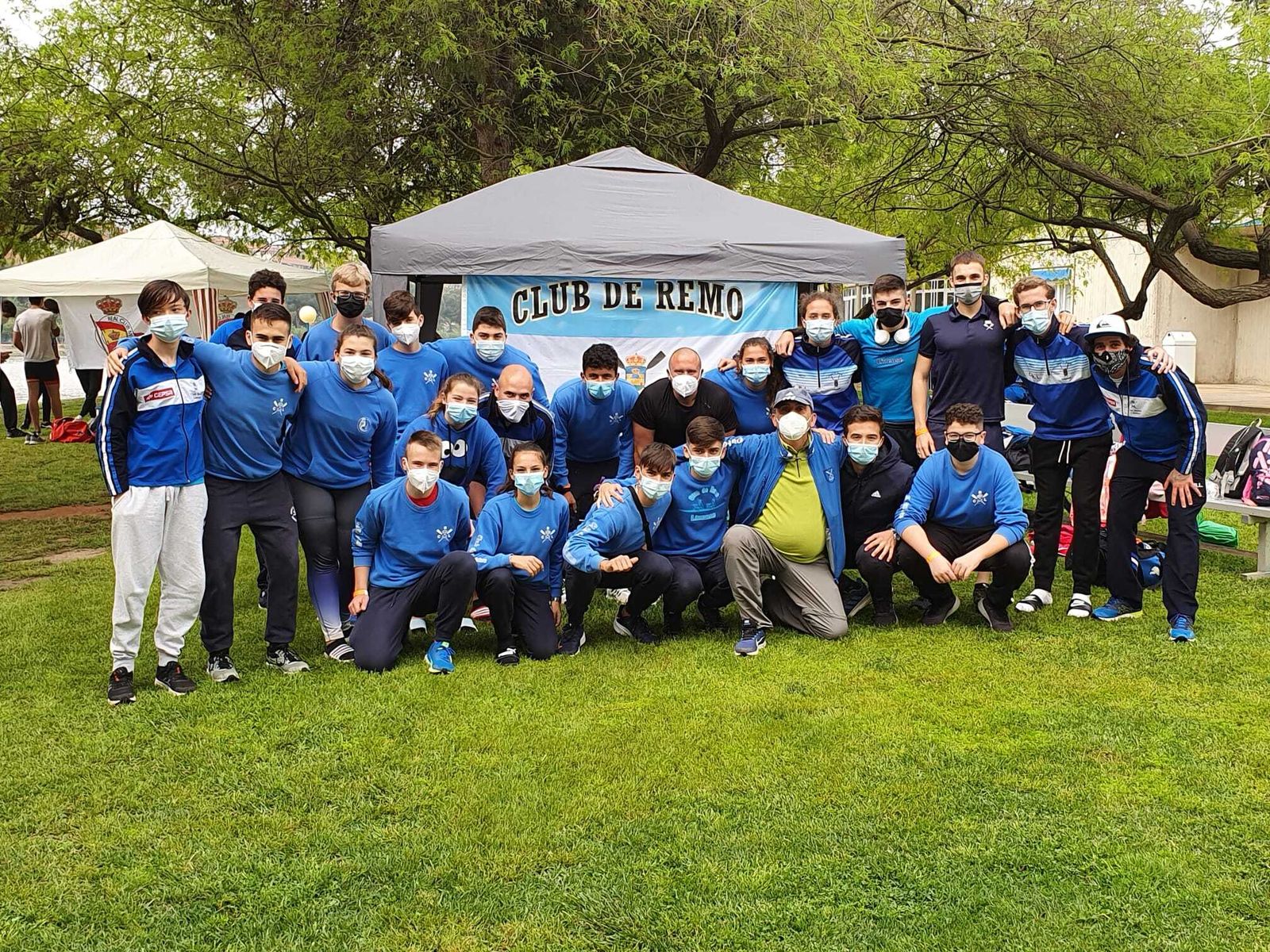 La expedición del Club de Remo Linense, al completo