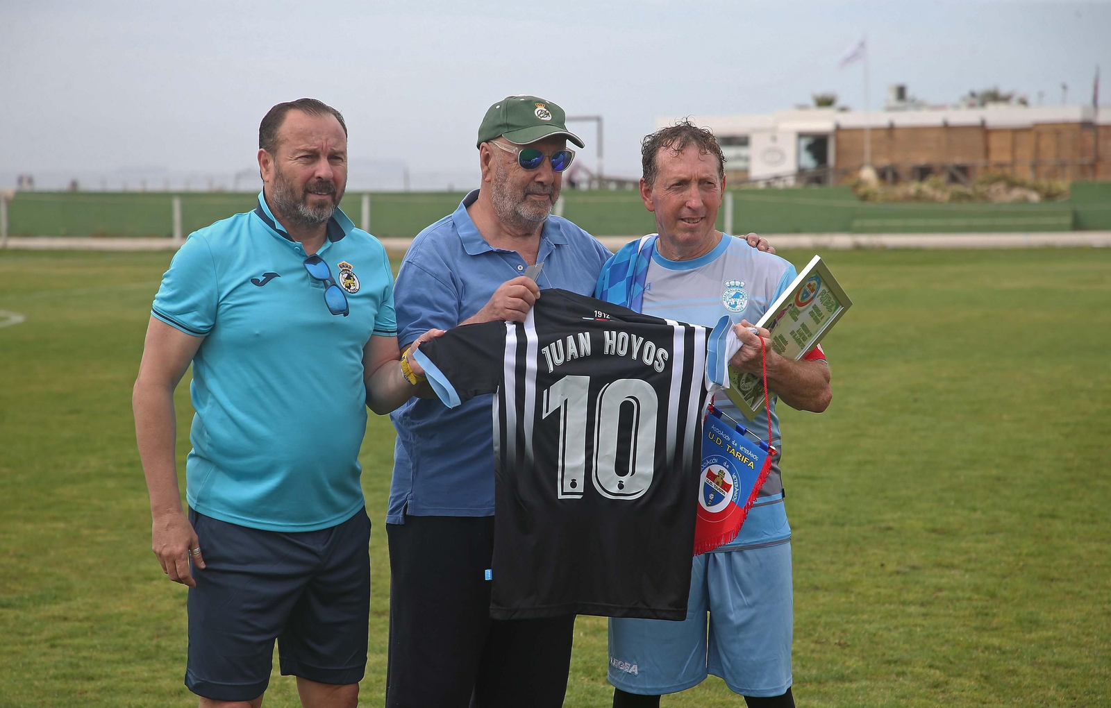 Fotos del homenaje al futbolista Juan Hoyos en Tarifa