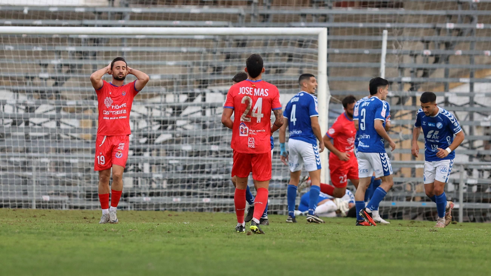 Imágenes del Xerez DFC contra la Deportiva Minerva en el Pedro Garrido de Jerez