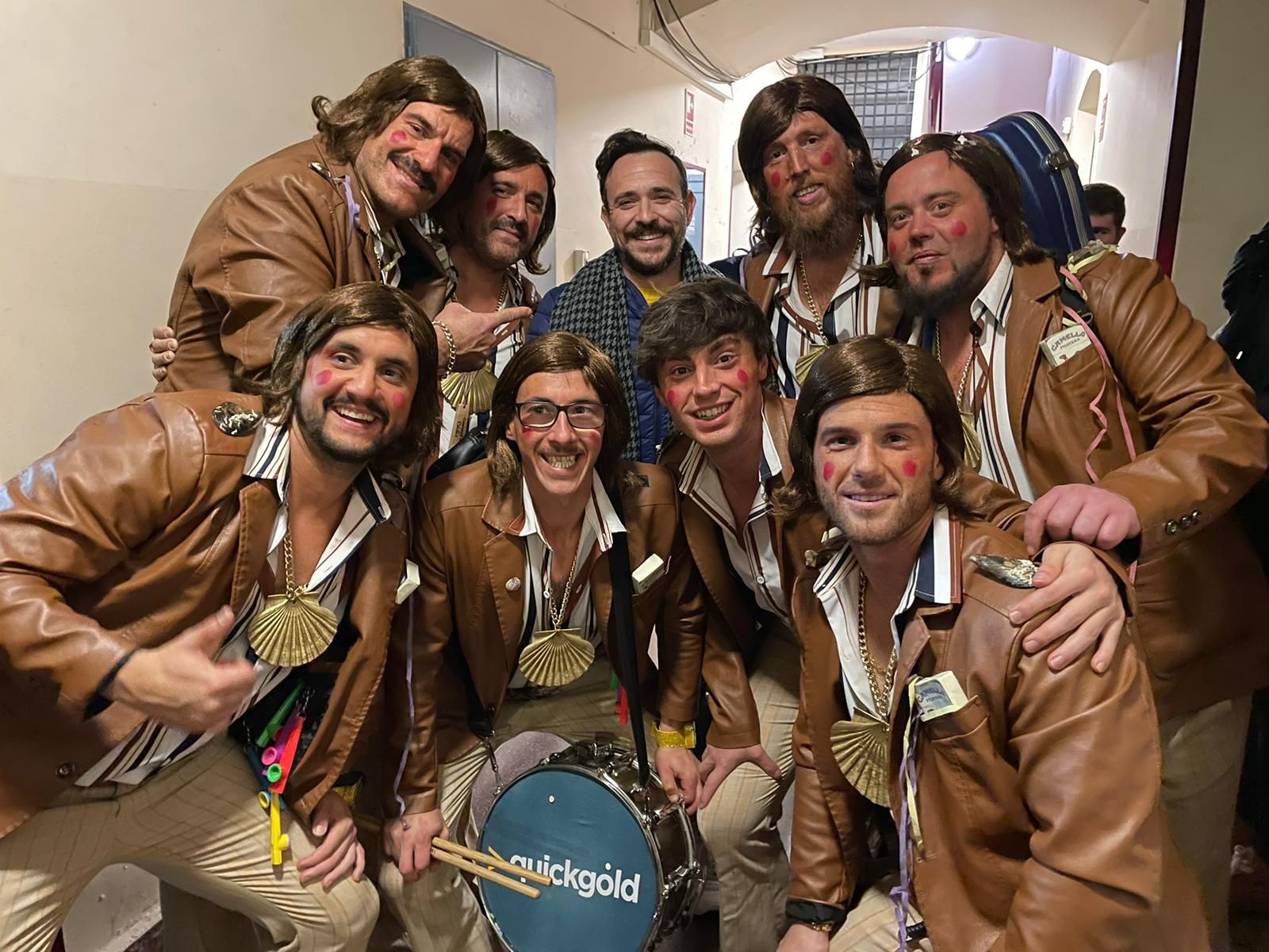 Los integrantes de 'Fariña de mis ojos' con el hijo de Julio Pardo, Julio Pardo Carrillo