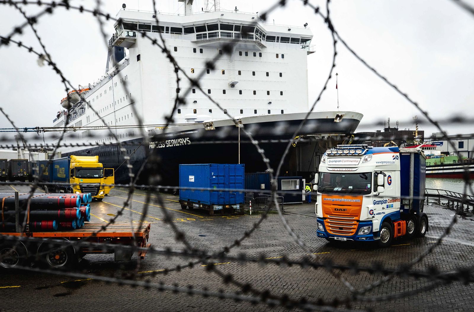 Más de 40 países han vetado los viajes desde el Reino Unido por tierra, mar y aire.