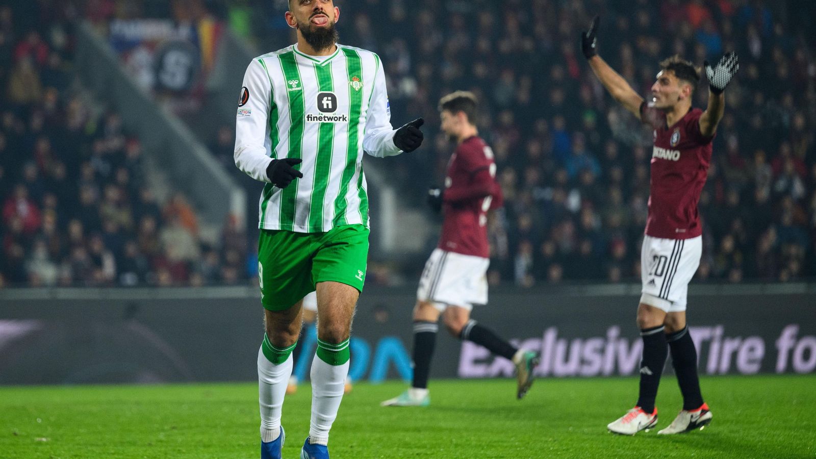 Borja Iglesias, en un momento del encuentro en Praga.