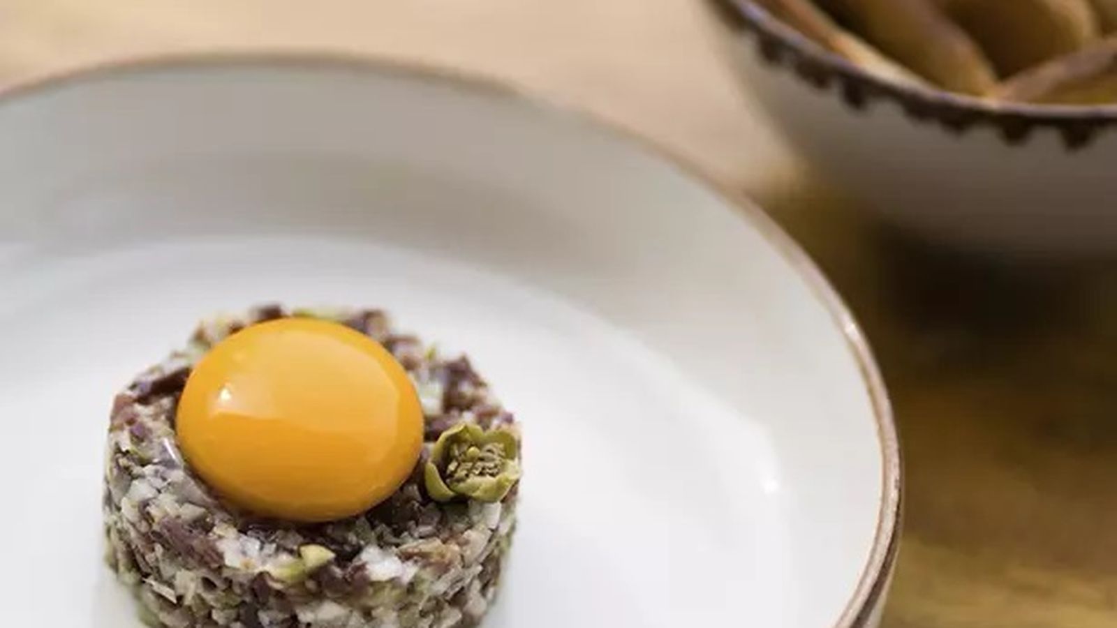 El tartar de jamón DOP Jabugo es uno de los platos más populares de la carta de Finca Alfoliz