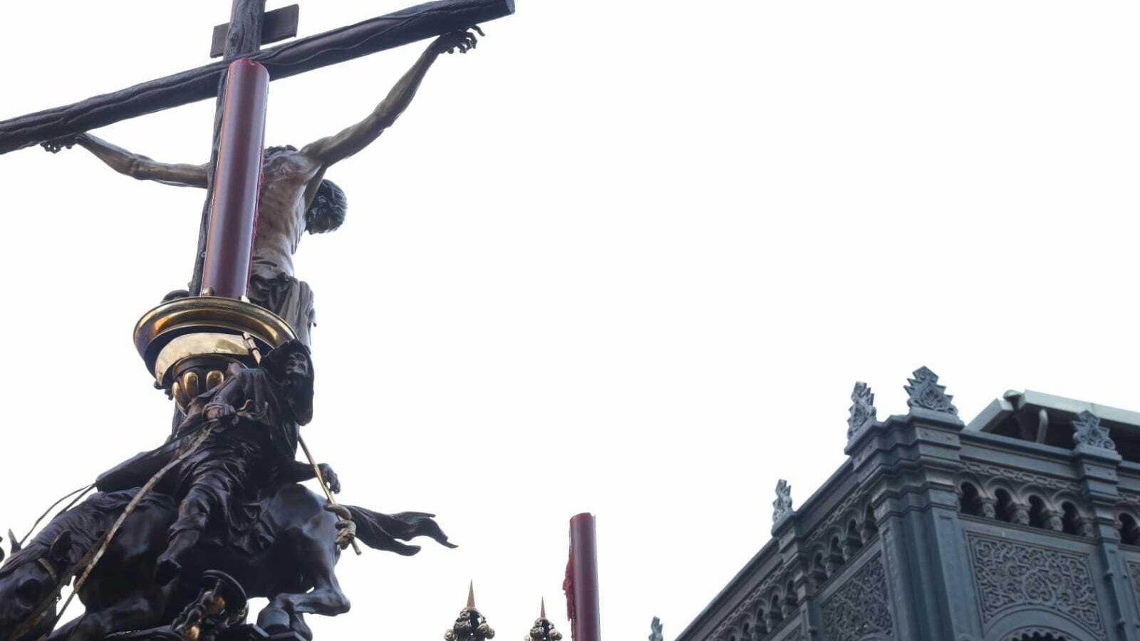 El Cristo de la Redención alcanza el mercado de Atarazanas. El Cristo de la Redención alcanza el mercado de Atarazanas.