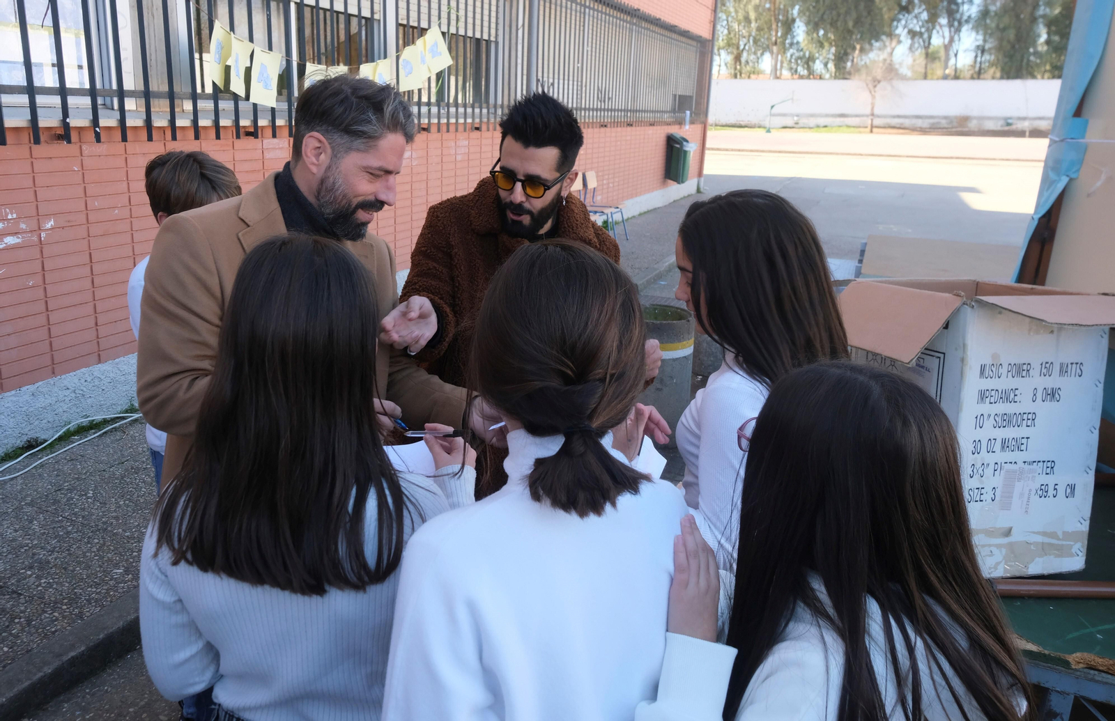 El concierto de Los Aslándticos en el colegio Pablo García Baena de Córdoba, en imágenes