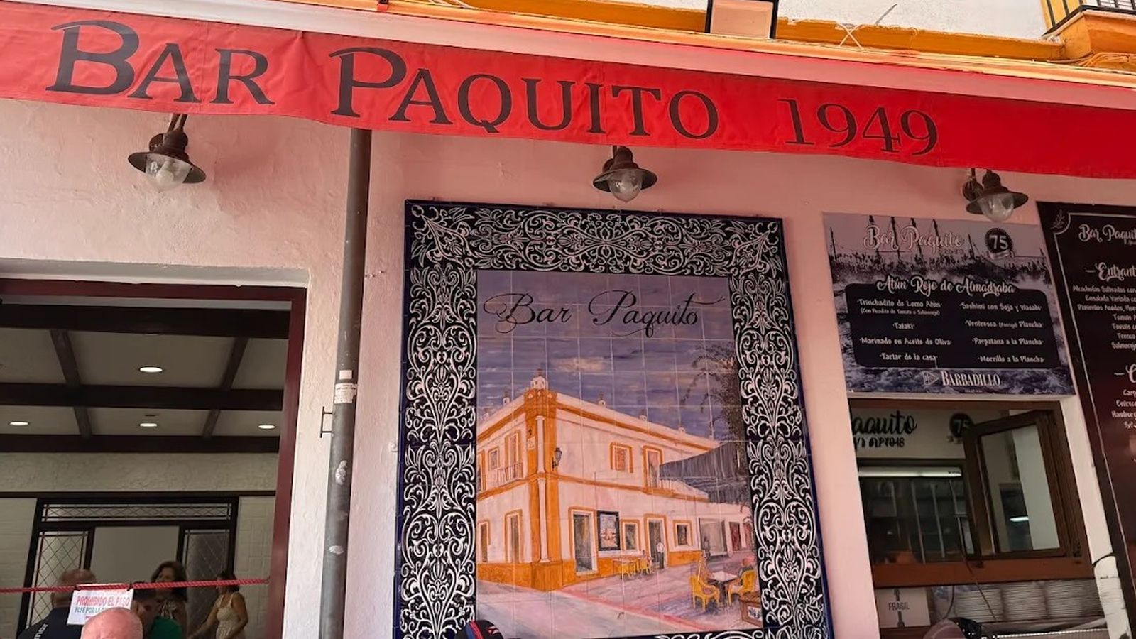 Fachada del Bar Paquito, en chipiona, abierto desde 1949.