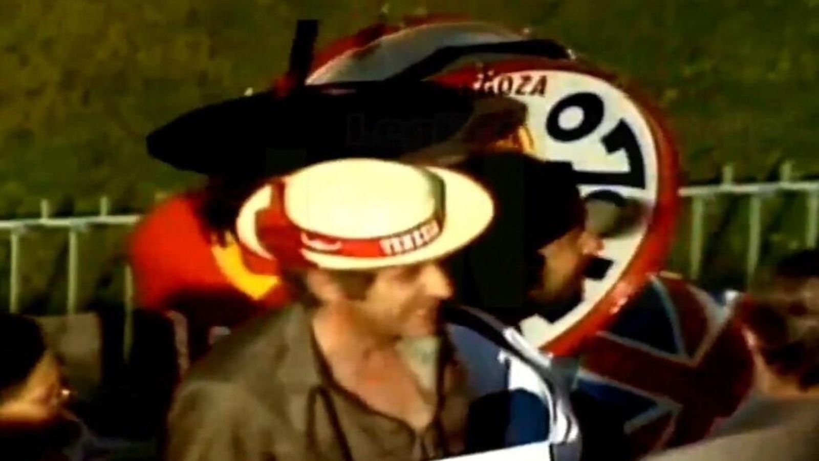 Manolo el del Bombo captado por las cámaras de la RAI