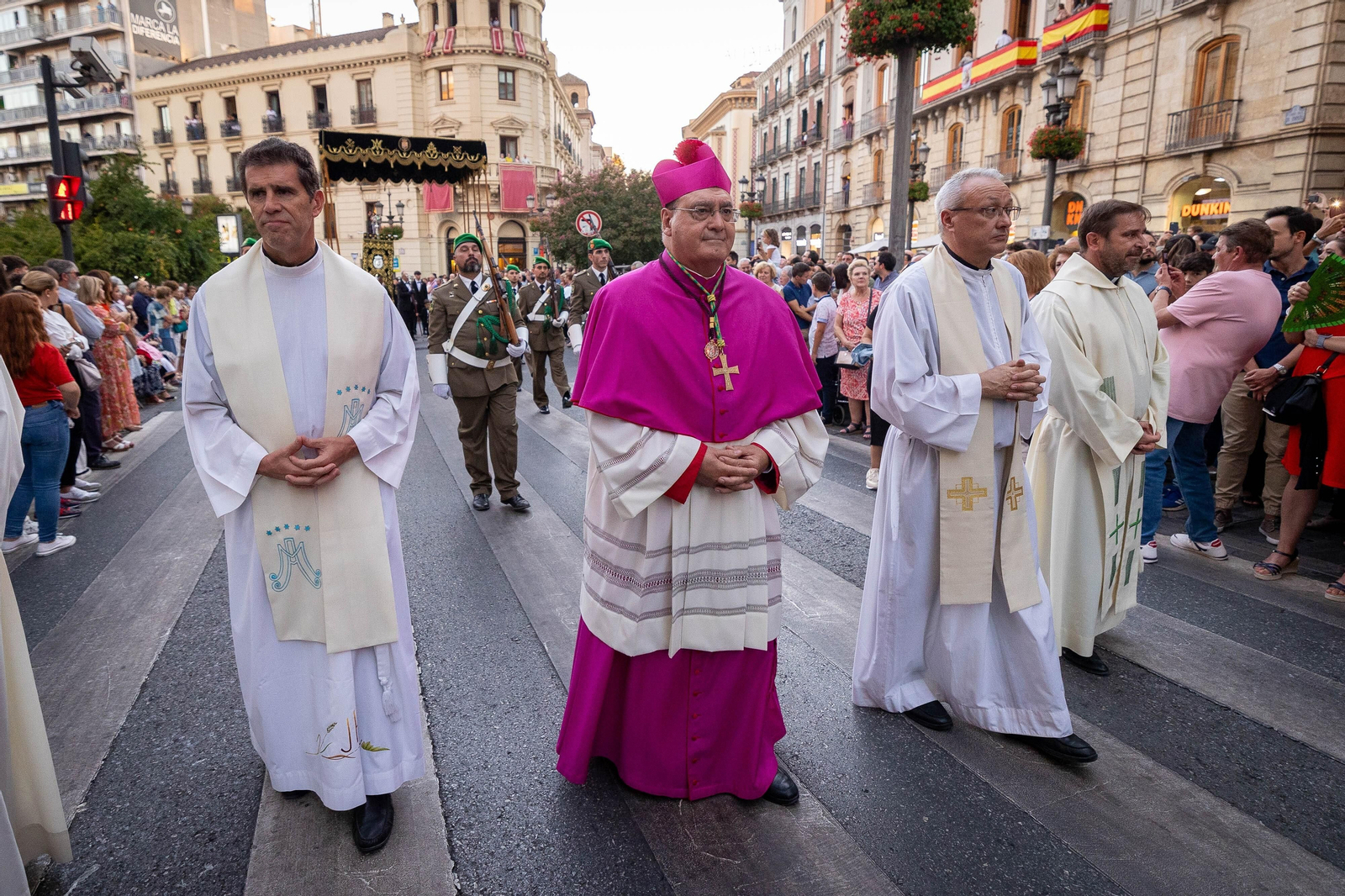 Fotos: así ha sido la procesión de la Virgen de las Angustias de Granada