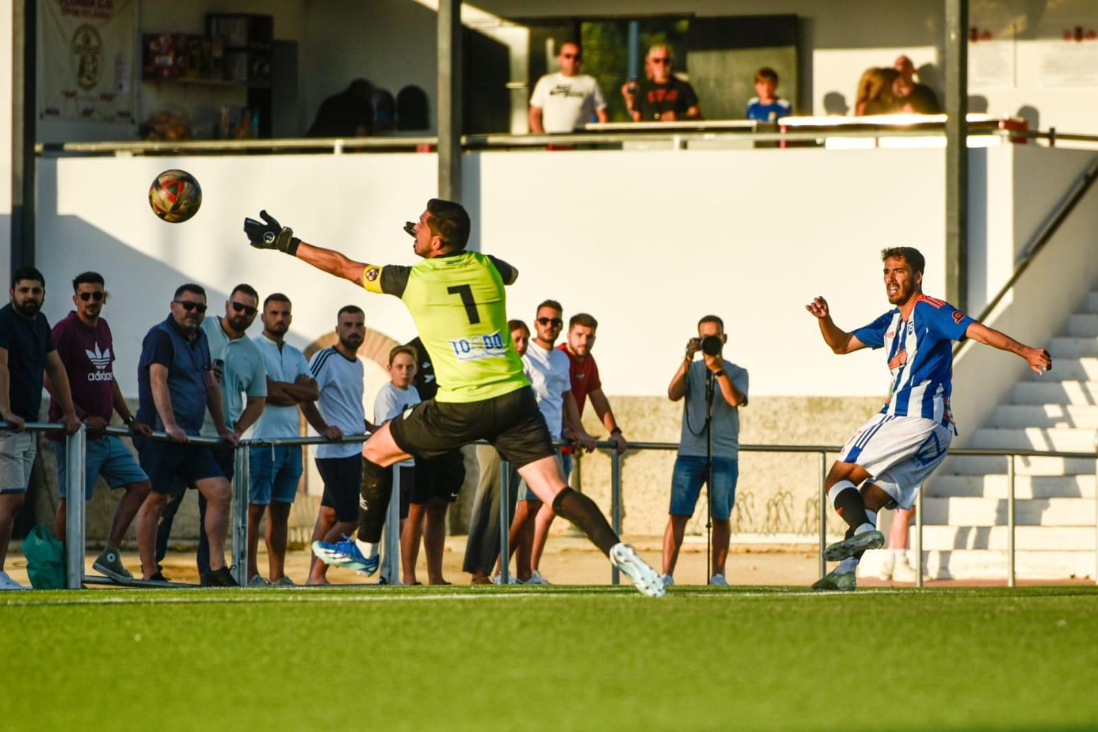 Las imágenes del triunfo del Xerez CD en el Trofeo Andrés Chacón