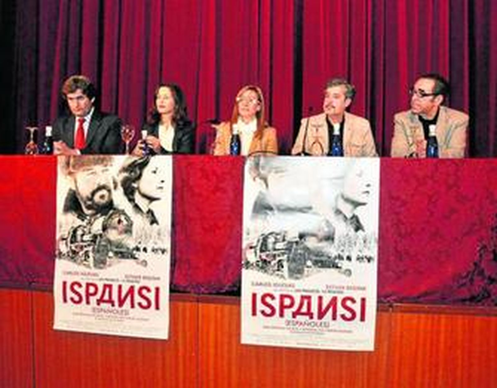 La alcaldesa, junto a Francisco Benavent, Esther Regina, Carlos Iglesias y Bruto Pomeroy, ayer.