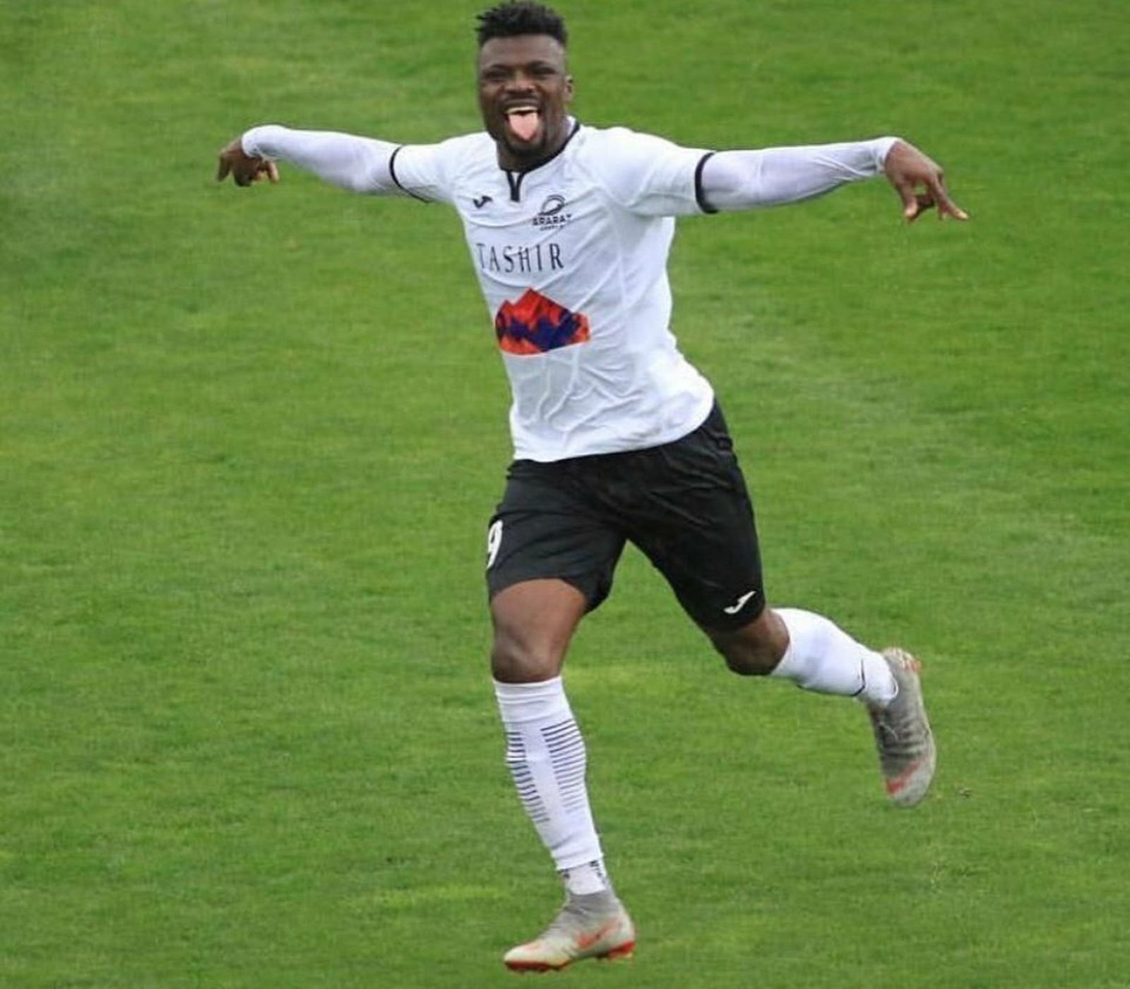 Ogana, el bigoleador del Ararat en Gibraltar.