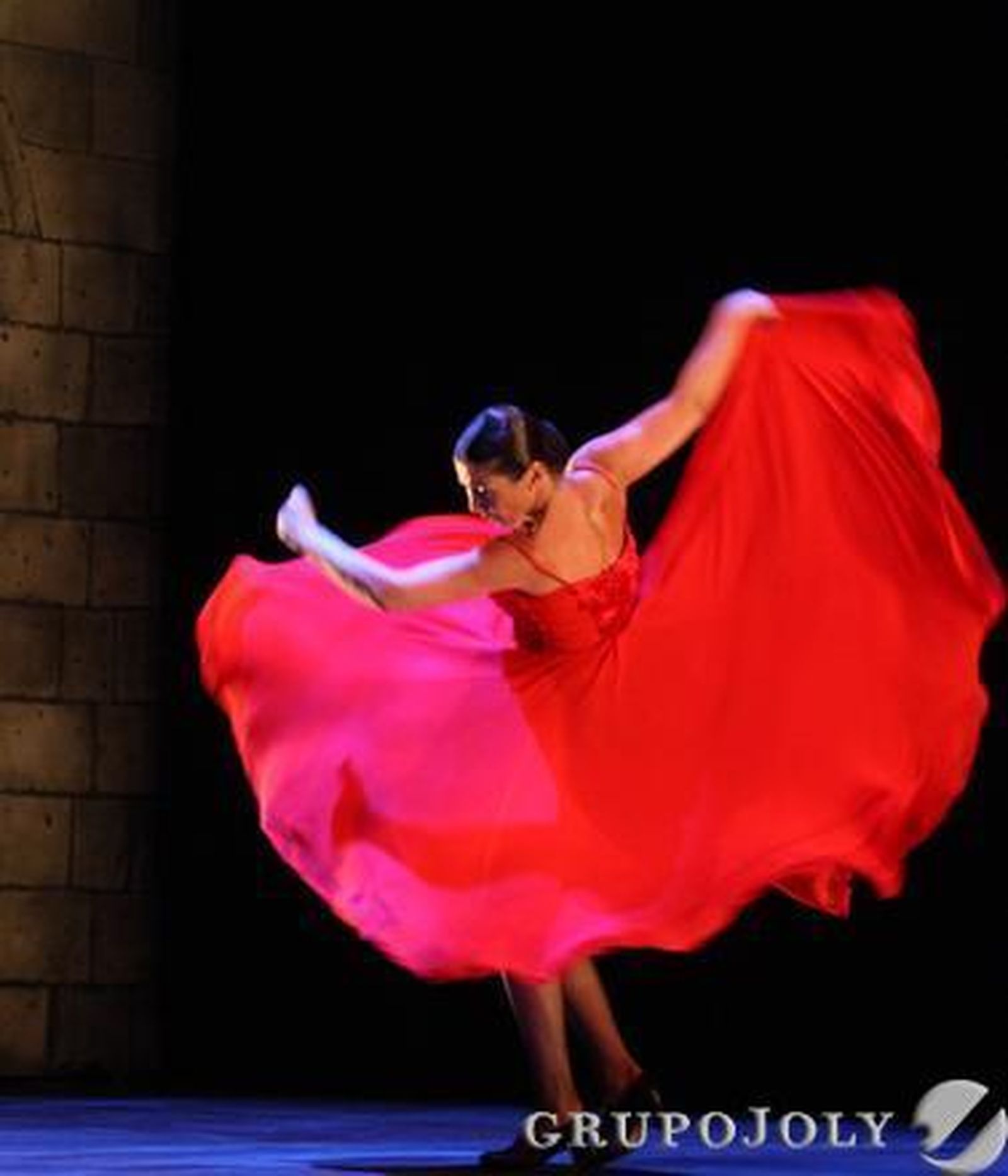 La bailaora cosechó un rotundo éxito con su espectáculo 'La Pepa', inspirado en la Constitución de 1812.  Foto: Paco Guerrero