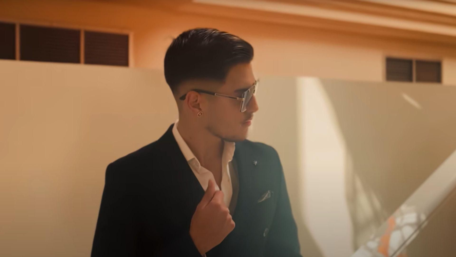 Don José, en su videoclip 'Entre Copas'.