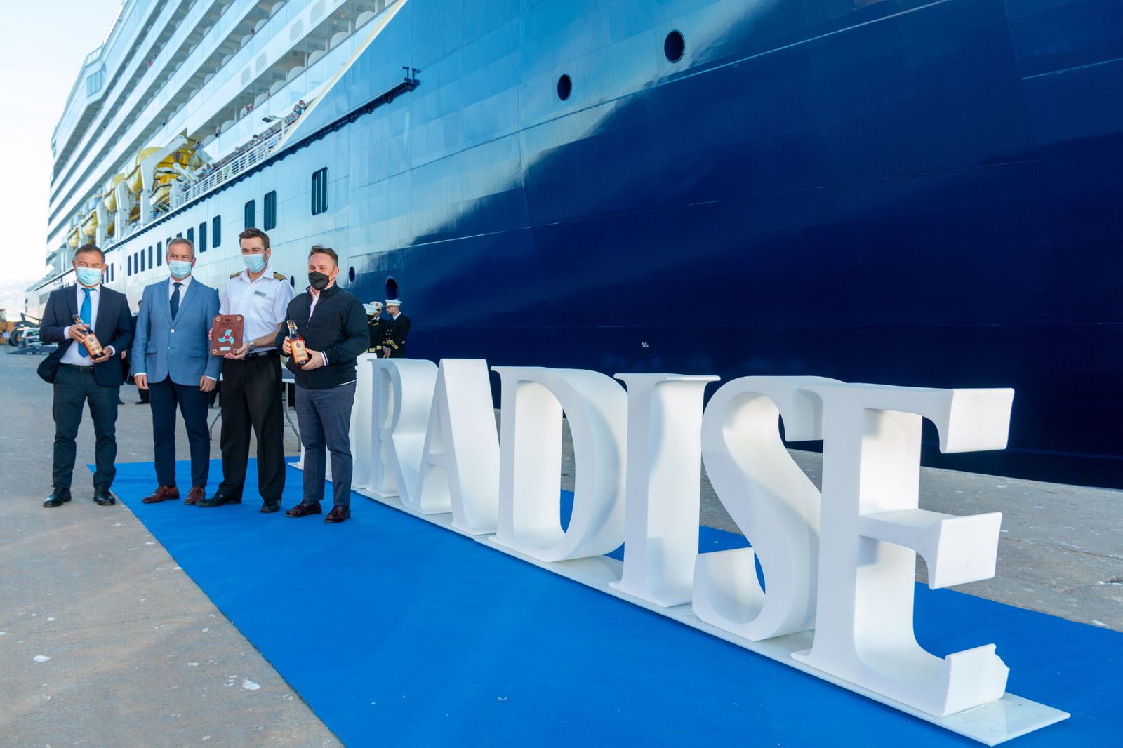 El Spirit Of Discovery inaugura la temporada de cruceros en el Puerto de Motril, en imágenes