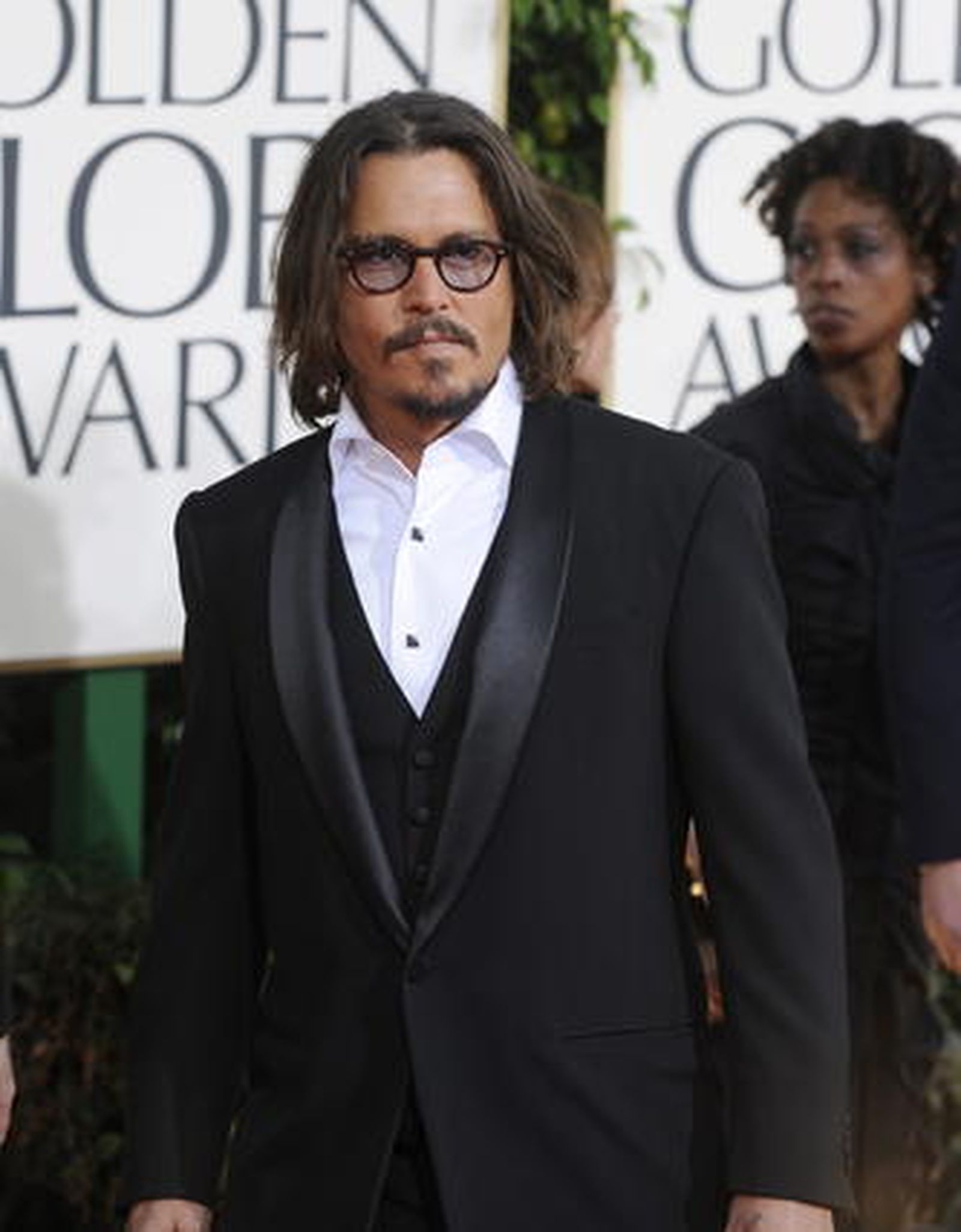El actor Johnny Depp posa a su llegada a la 68 entrega de los Globos de Oro. / EFE