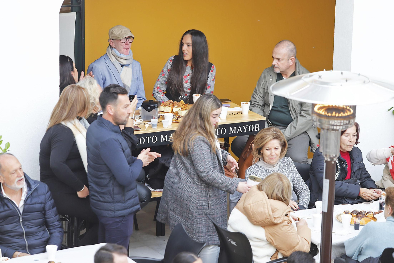 Imágenes de la zambomba en la Hermandad de Emigrantes