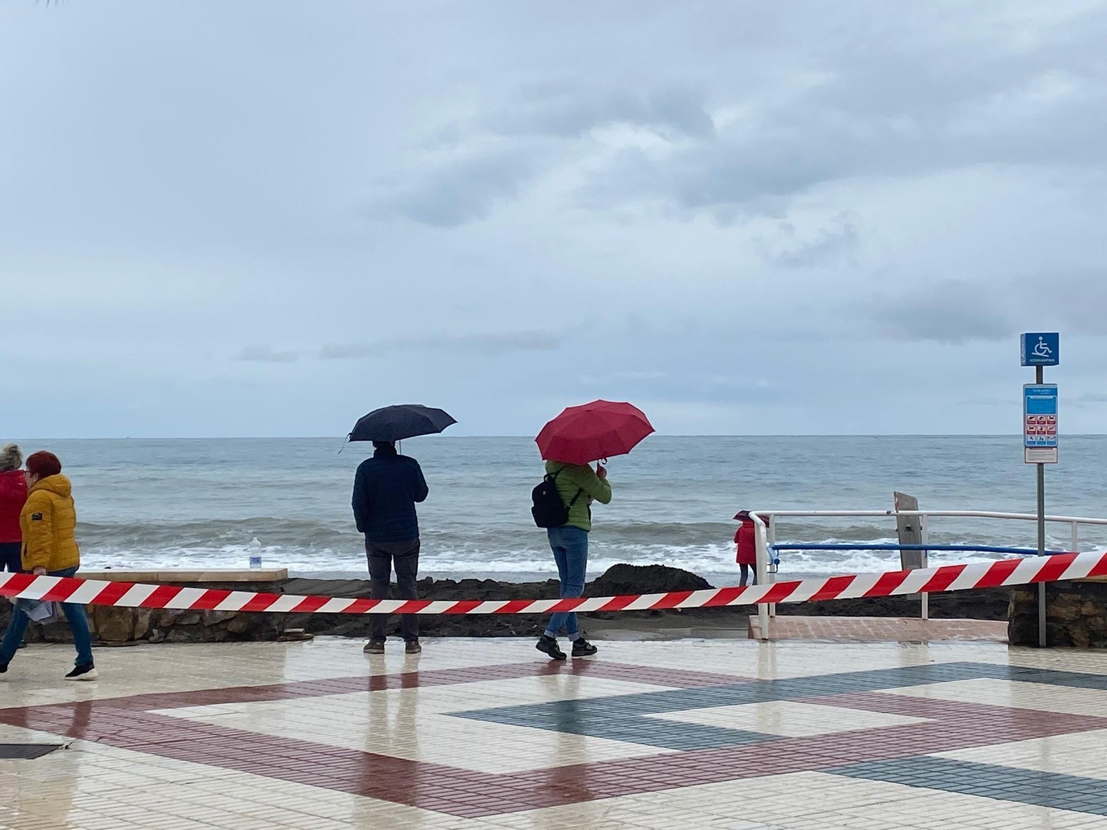 Los destrozos del temporal en las playas de la Axarquía, en fotos