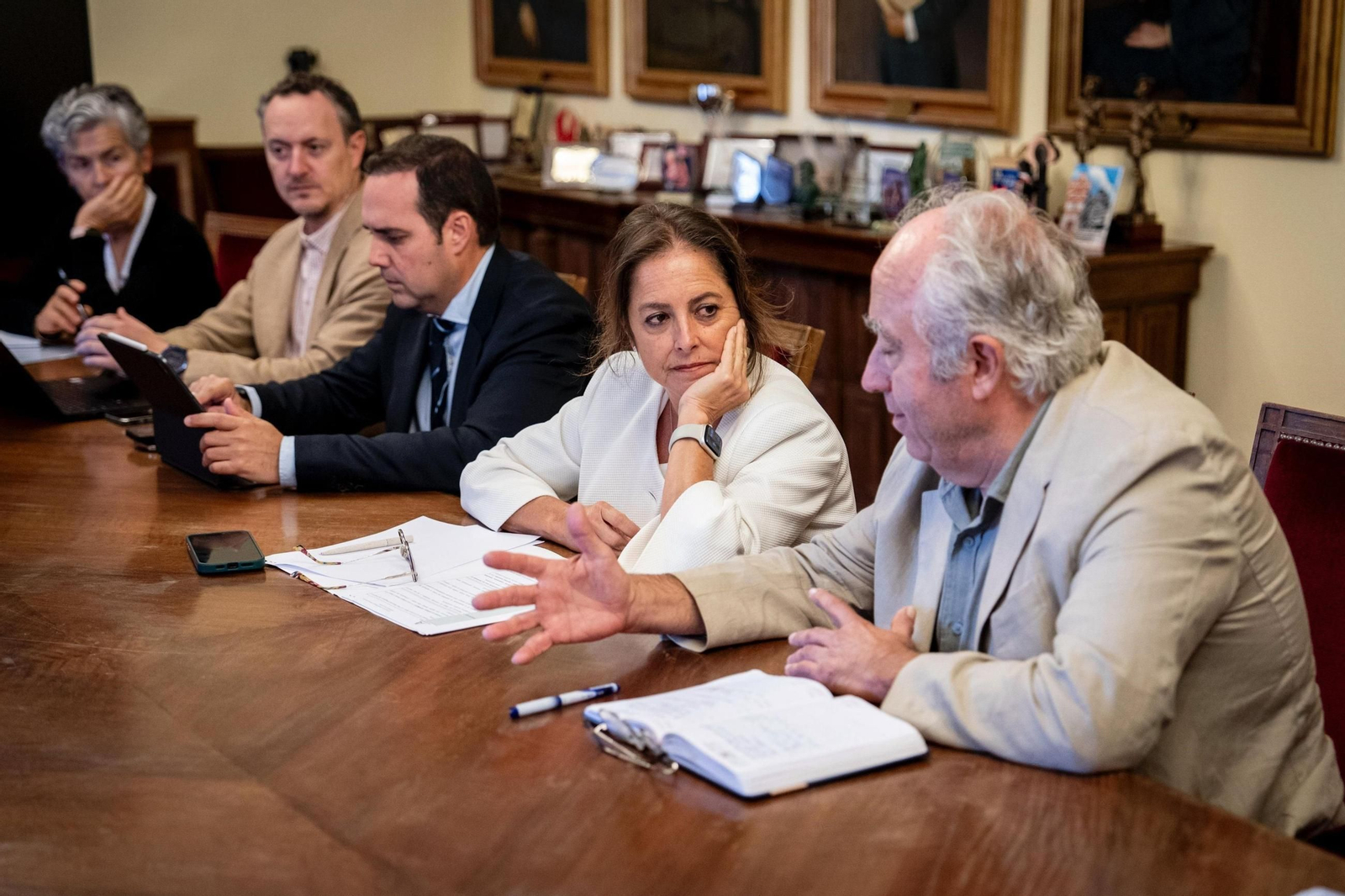 La consejera de Sostenibilidad, Catalina García, con representantes de la Confederación de Organizaciones de Selvicultores de España (COSE), en Madrid, este martes.