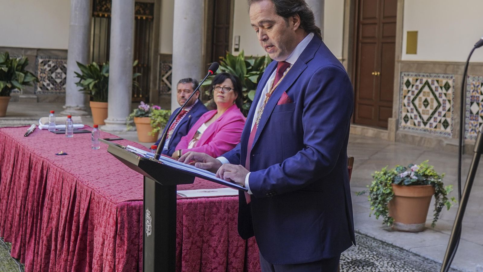 El pregonero del Costalero durante la declamación del texto