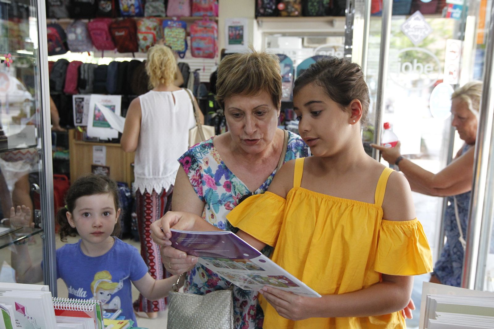 Fotogalería entrega cheque escolar 2019-2020