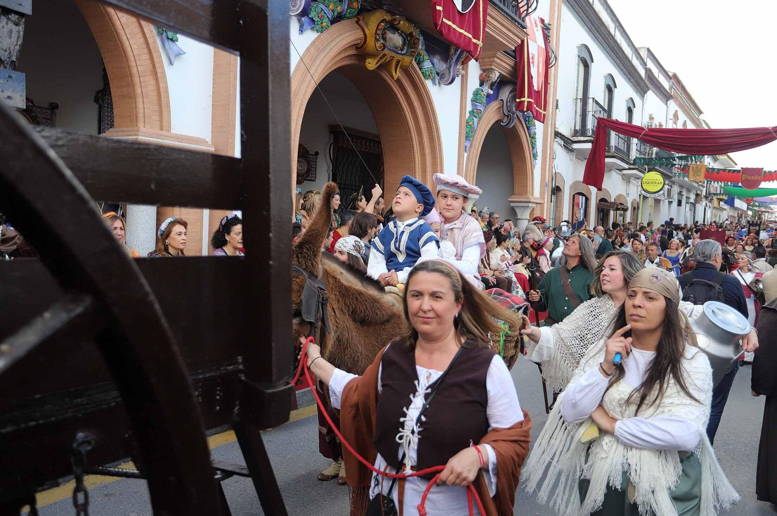 Imágenes del gran ambiente en la Feria Medieval de Palos de la Frontera, Huelva