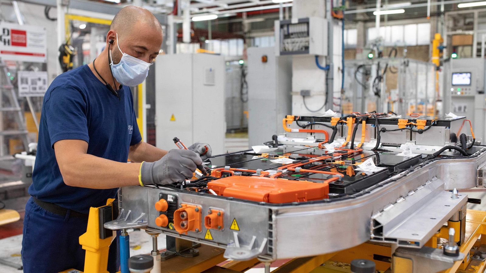 Seran 300 millones más de los previstos inicialmente los que distribuirá el PERTE VEC entre la industria española ligada a la producción de vehículos eléctricos.