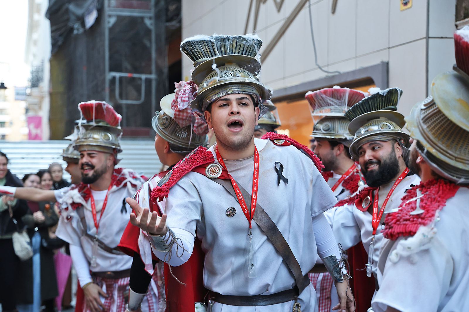 Las agrupaciones del Carnaval Colombino toman las calles del centro de Huelva