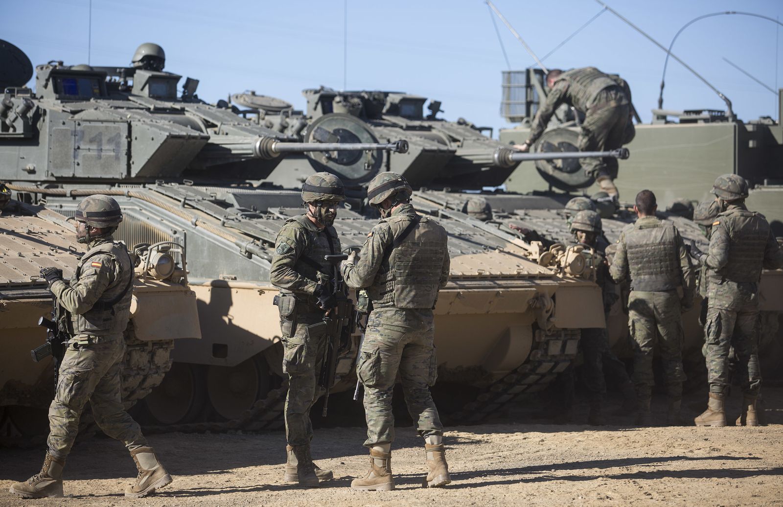 Maniobras del Ejército con destino a Letonia en Cerro Muriano
