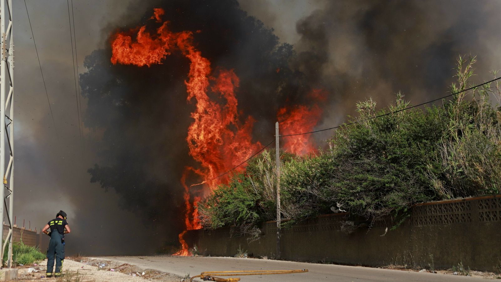 Incendio en el Camino de La Rana en La Línea