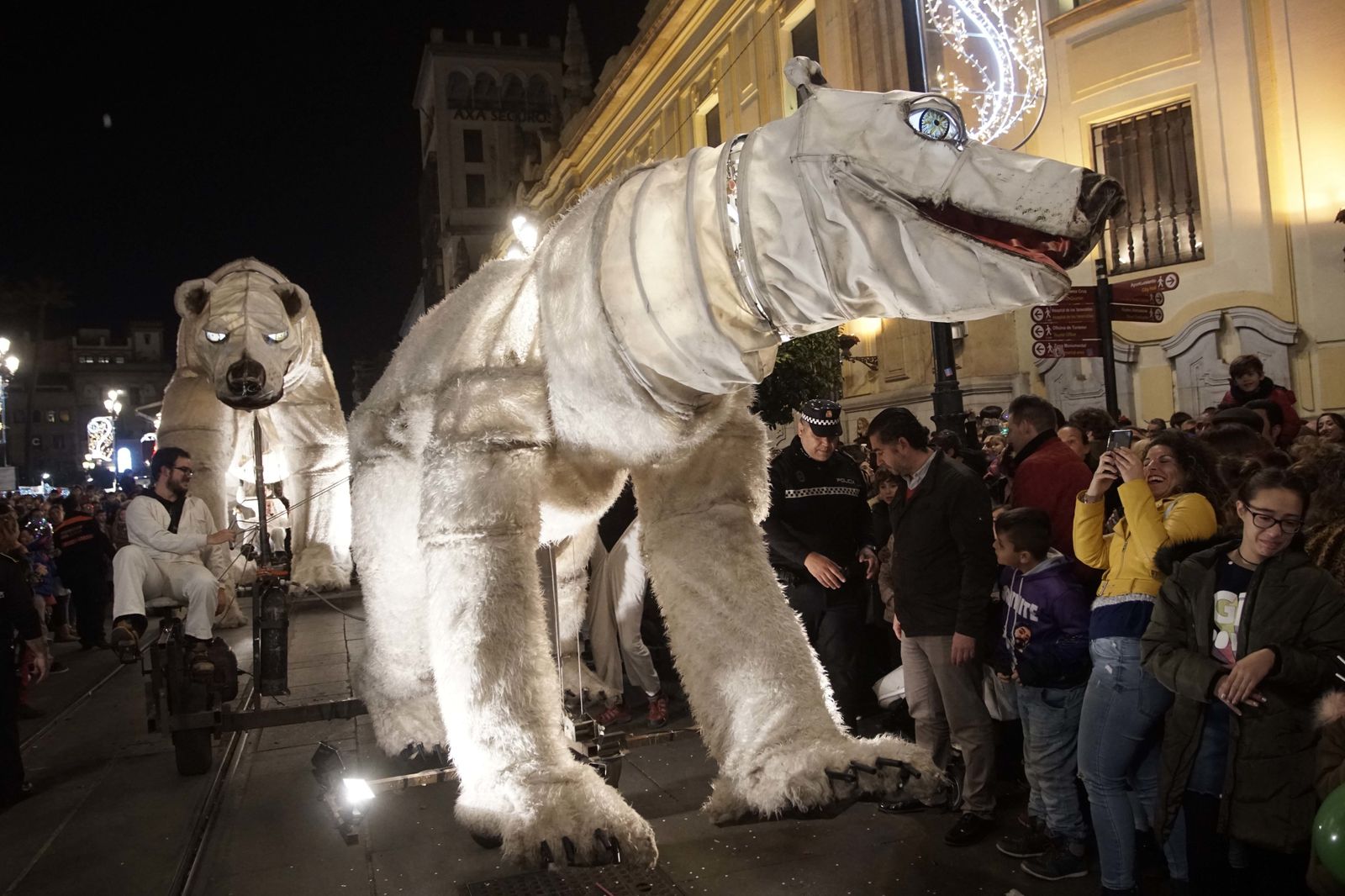 Los osos polares gigantes invaden Sevilla