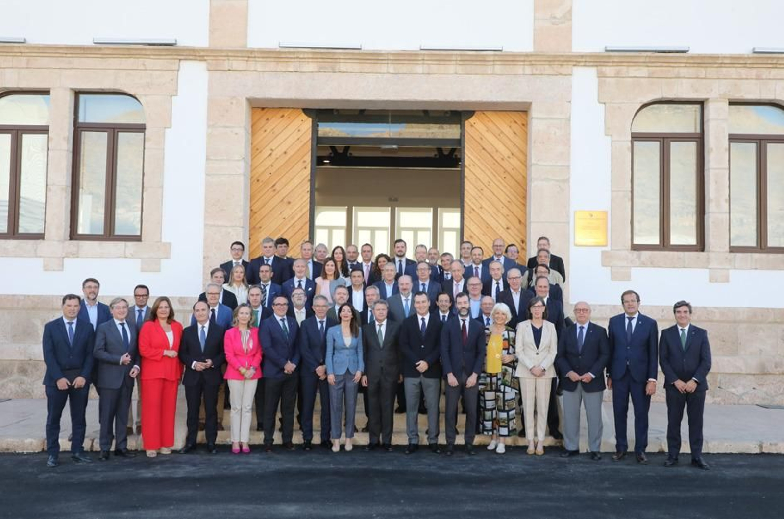 Los máximos representantes del sistema portuario en el Varadero del Puerto de Almería.