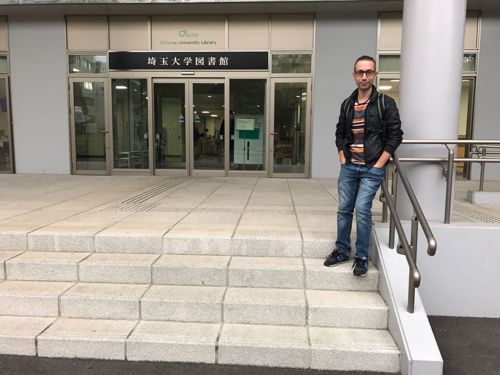 José María Millán, en una imagen tomada esta semana en la puerta de la Universidad Saitama, ubicada en el área metropolitana de Tokio.