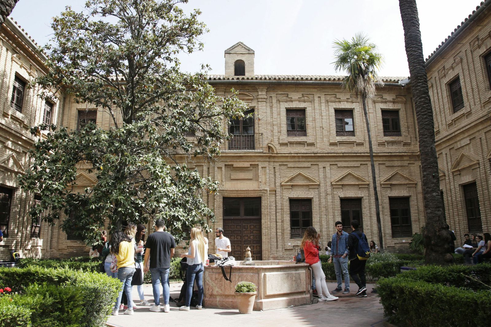 Patio de la facultad de Filosofía y Letras de la UCO.
