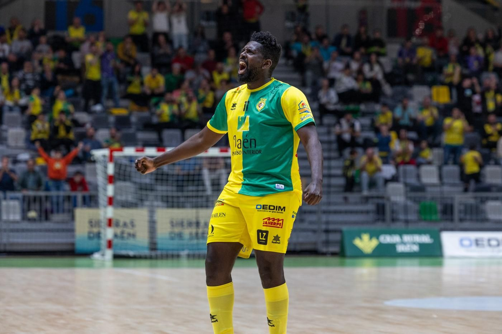 En imágenes: la afición y mejores jugadas del Jaén FS - Jimbee Cartagena