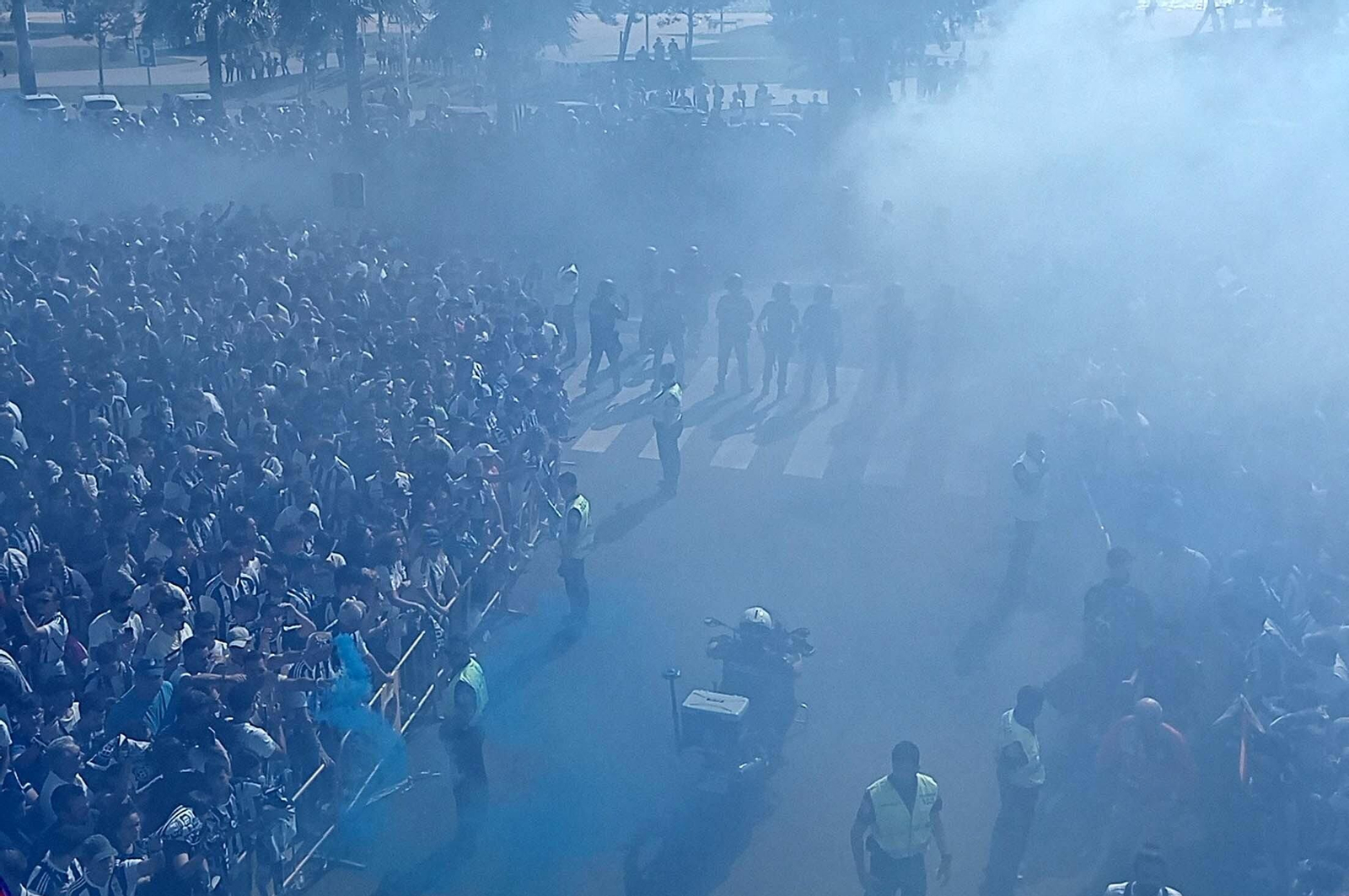 Imágenes del gran ambiente en el Nuevo Colombino en el ascenso del Recre