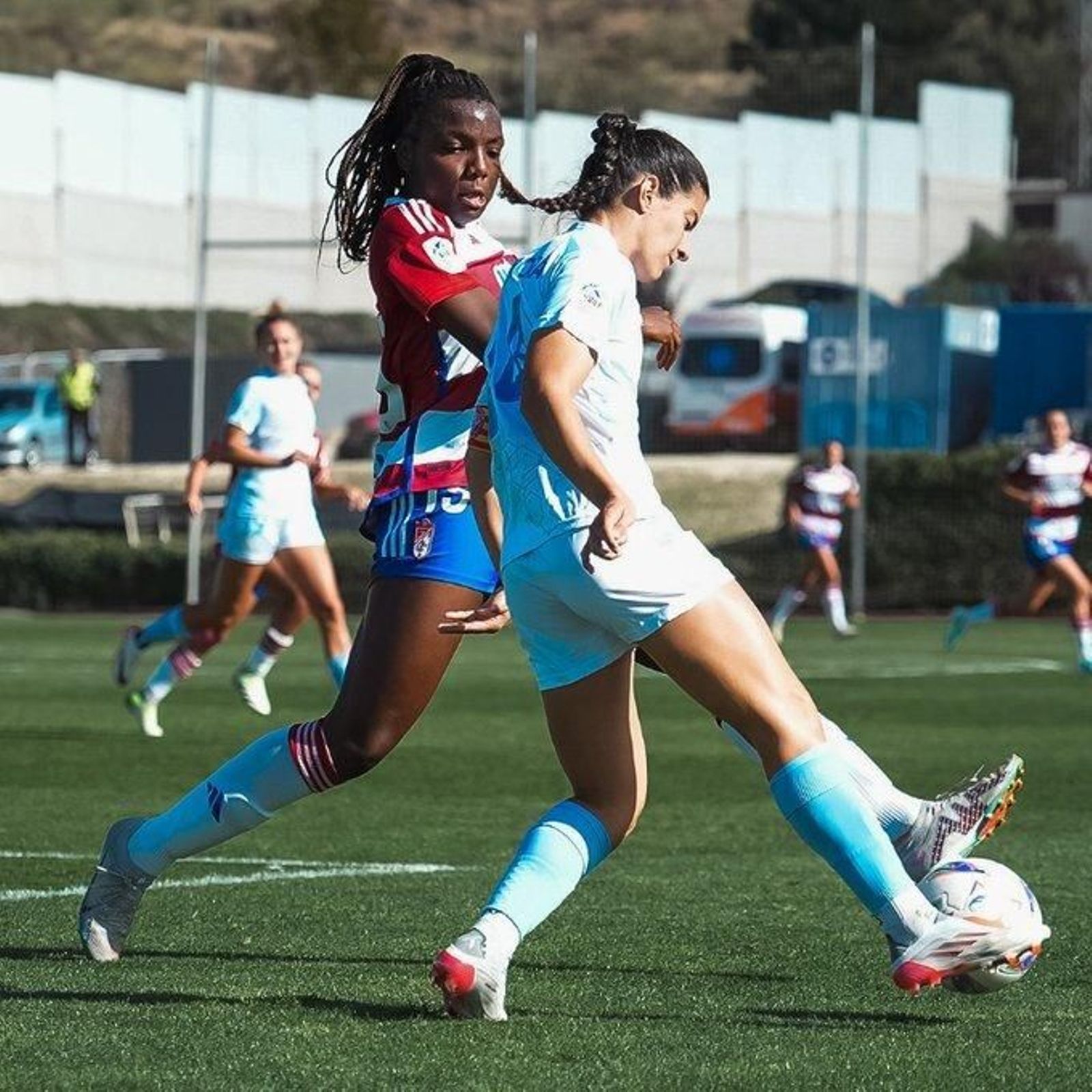 Una acción del partido del femenino ante el Levante Las Planas Una acción del partido del femenino ante el Levante Las Planas