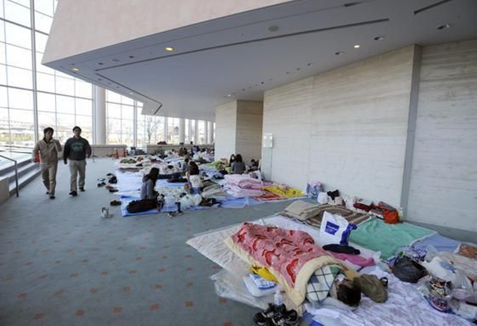 Los japoneses residentes en las zonas aledañas a la central nuclearhan sido desalojados por precaución.