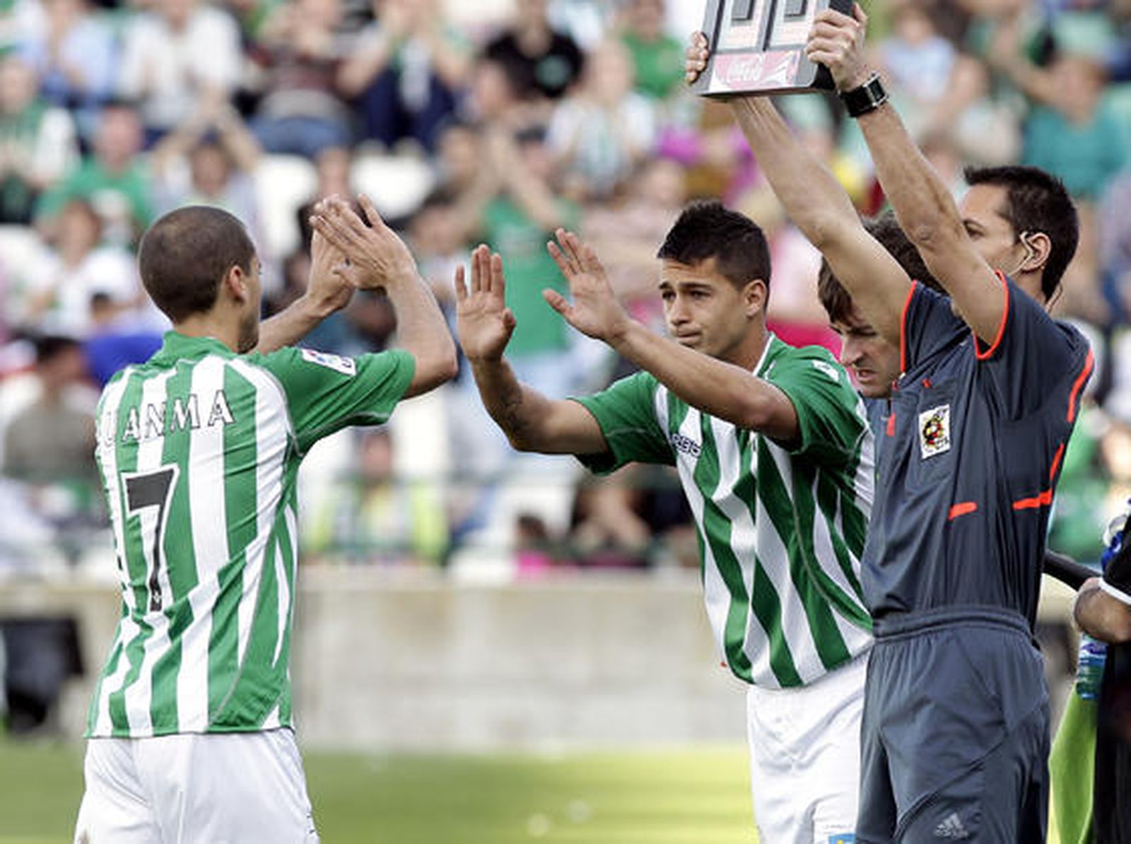 El Betis pierde en el Ruiz de Lopera ante el Girona. / Antonio Pizarro