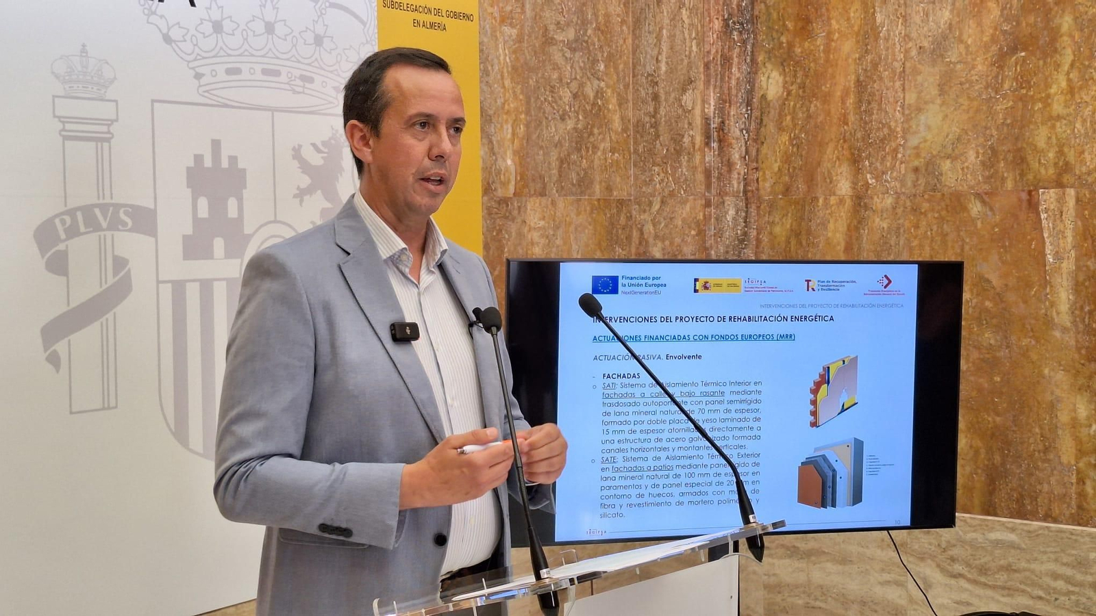 Subdelegado del Gobierno en Almería, José María Méndez,  durante la presentación de la actuación de mejora de eficiencia energética